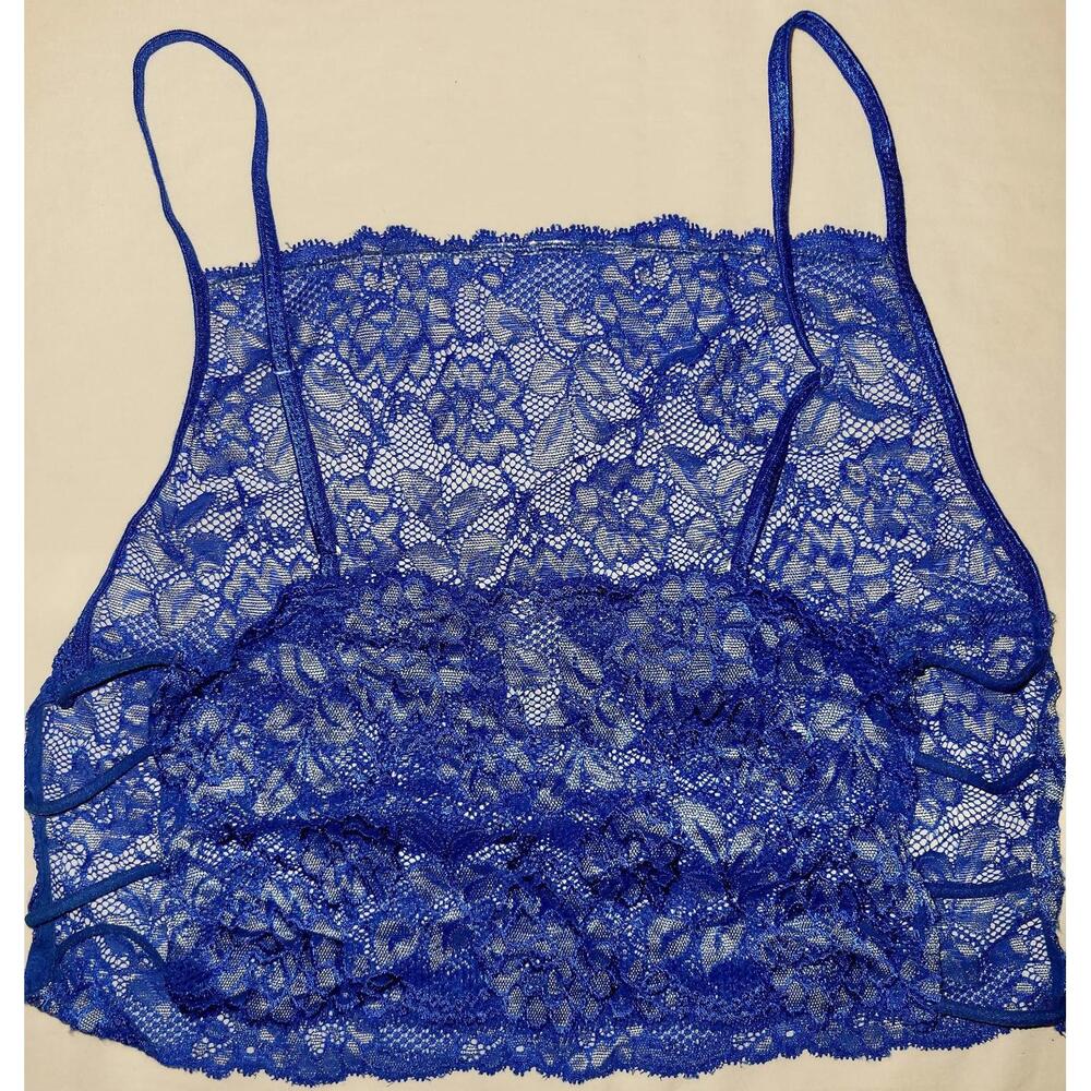 AET International Womem's LG.blue&wht. lace halter top